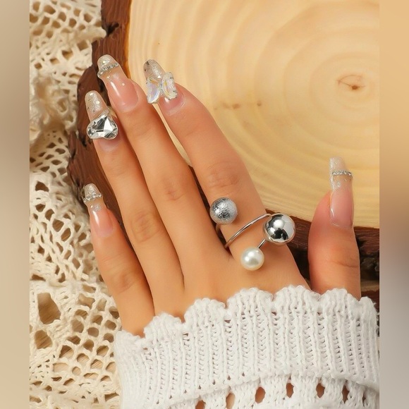 โ Adjustable Elegant Triple Faux Pearl Silver Wrap Ring - Picture 3 of 6